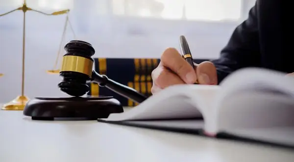Jak zeznawać w sądzie jako świadek i uniknąć stresu i błędów