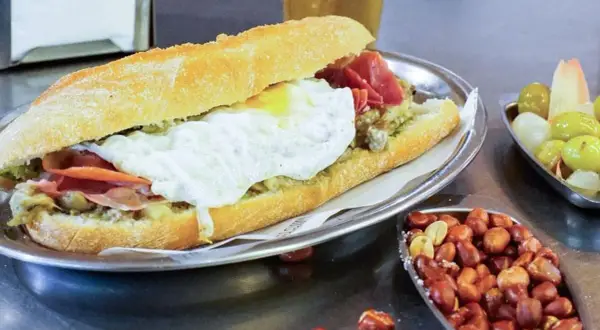Almuerzos en Valencia centro: Los bares y bocadillos que no fallan