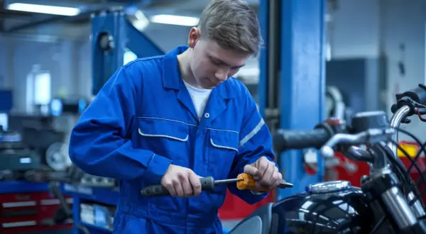 Praktyki zawodowe: Ile godzin dziennie możesz pracować legalnie?