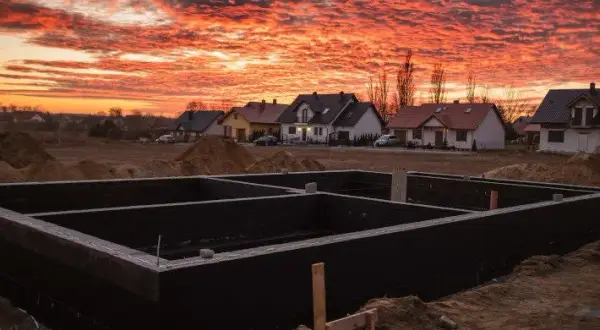 Ile muszą odstać fundamenty, aby uniknąć problemów z konstrukcją?