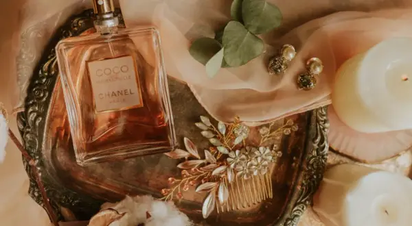 Czy perfumy to kosmetyki? Poznaj ich prawdziwą definicję i regulacje