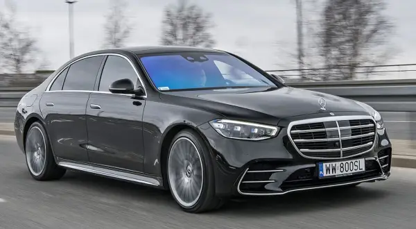 Najnowszy Mercedes Klasy S W223 po liftingu: Ceny, nowości, opinie