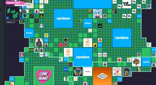 Mapa wirtualnego świata The Sandbox z widocznymi działkami, logotypami marek i grafikami. Widać m.in. "Care Bears", "Team SnowBall" i "The Sandbox".
