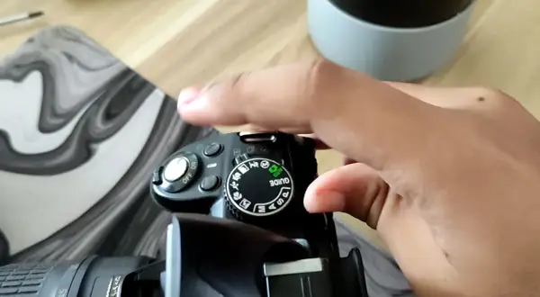 Jak wyłączyć lampę błyskową w aparacie Nikon i uniknąć niechcianych błysków