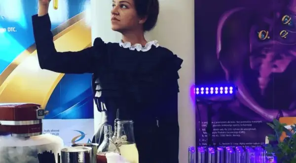 Pan który robi drinki – odkryj tajniki pracy barmana i przepisy