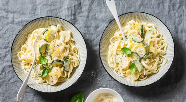 Pyszne spaghetti w sosie śmietanowym: proste przepisy na każdą okazję