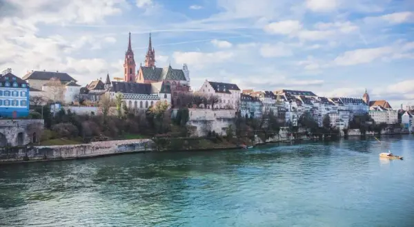 Jak łatwo dojechać z lotniska Bazylea do centrum miasta?