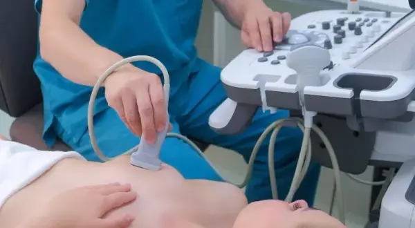 USG piersi u ginekologa? Sprawdź, kiedy to możliwe i dlaczego.