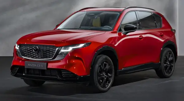 Czerwona Mazda CX-5 z czarnymi felgami, idealna do miasta i na wakacje. Sprawdź mazda cx 5 opinie i przekonaj się sam!