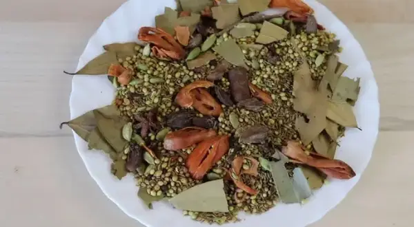 Sekrety Masali: Jak zrobić Garam Masalę i Masala Chai w domu?