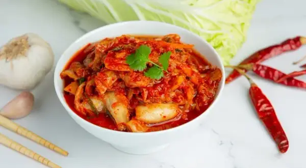 Kimchi jak zrobić? Prosty przepis + sekrety chrupiącej kapusty.
