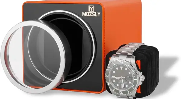 Caja enrolladora naranja MOZSLY con un Rolex de acero inoxidable. Los Rolex llevan pilas, pero este reloj automático se mantiene en marcha.
