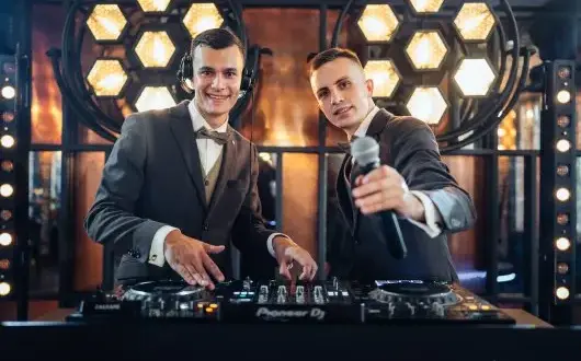 Ile bierze DJ? Sprawdź ceny i uniknij nieprzyjemnych niespodzianek