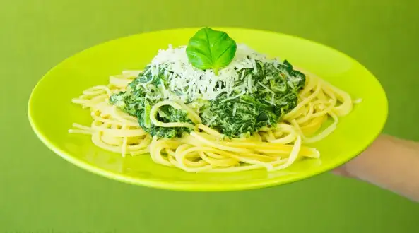 Ile kcal ma makaron ze szpinakiem? Odkryj lekkie wersje!