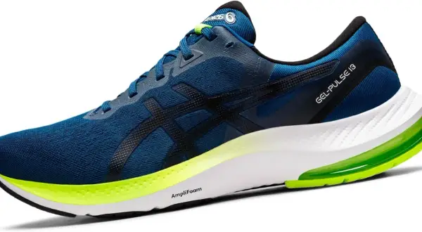Scarpa da running blu con dettagli fluo. Il modello GEL-PULSE 13 offre ammortizzazione e comfort per ogni passo.