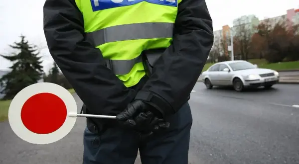 Ile wynosi emerytura policjanta po 15 latach? Zaskakujące wyliczenia