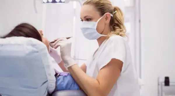 Jak długo działa znieczulenie od dentysty? Co musisz wiedzieć o bólu