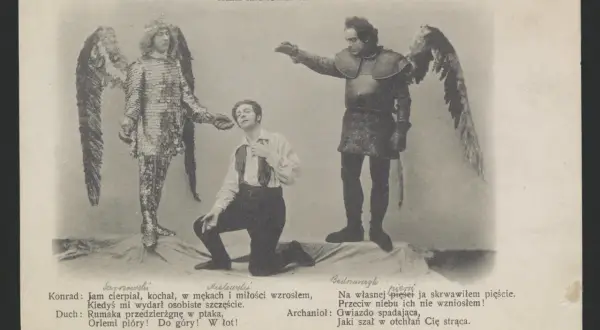 Gustaw klęczy przed aniołem i rycerzem. Scena z "Dziadów" Adama Mickiewicza.