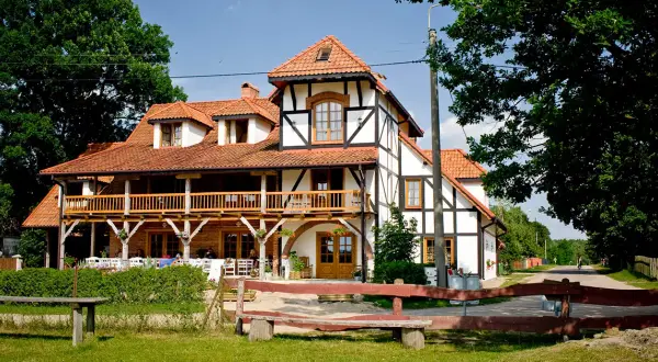 Hotele ze stadniną koni w Mazurach – idealne miejsce na relaks i jazdę