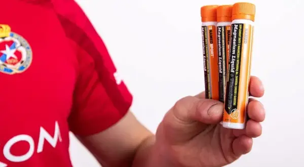 Kiedy brać magnez? Rano na energię, wieczorem na sen? Sprawdź!