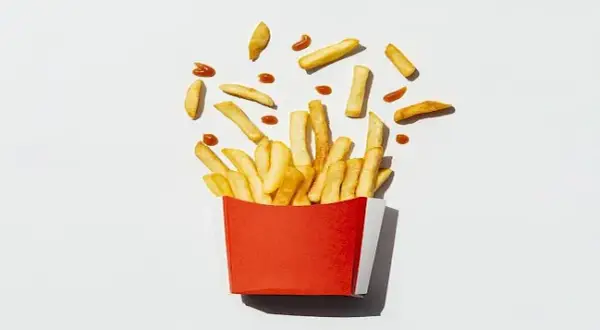 Ile ważą frytki? Sprawdź gramaturę i kalorie w McDonald's i domu