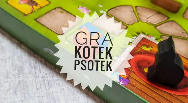 Plansza gry Kotek Psotek z czarnym kotkiem i myszką.