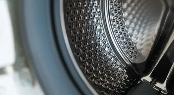 Tambor de lavadora, uno de los electrodomésticos obligatorios en piso de alquiler.