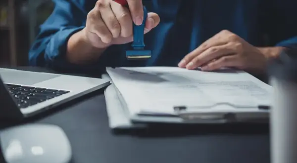 Cofnięcie aktu notarialnego? Jak unieważnić umowę w sądzie.