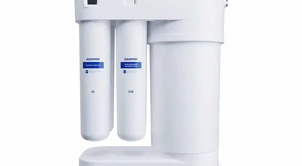 Système de filtration d'eau osmosée Aquaphor blanc, avec trois cartouches visibles.