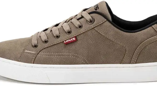 Scarpe Levis uomo in similpelle marrone con suola bianca. Perfette per un look casual e alla moda.