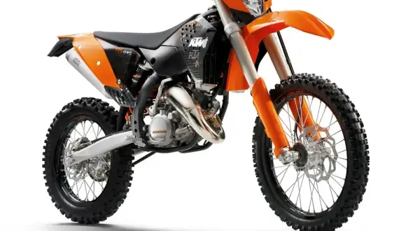 Jakie enduro 250 4T kupić? Modele, serwis, koszty i pułapki