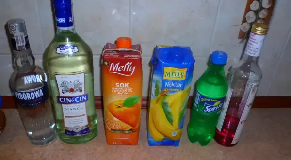 Butelka Cin Cin Bianco, sok pomarańczowy i bananowy, Sprite i inne napoje. Idealne na imprezę!