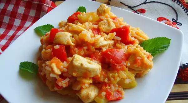 Ile kalorii ma risotto z kurczakiem i warzywami? Zaskakujące wartości!