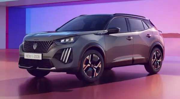 Nowy Peugeot E-2008 w stylowym szarym kolorze, z nowoczesnym designem i atrakcyjną ceną.