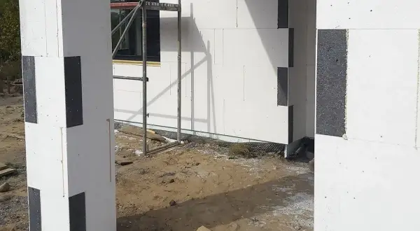 Jak prawidłowo kleić styropian, aby uniknąć najczęstszych błędów