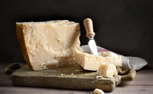 Jak zrobić parmezan w domu – krok po kroku do idealnego smaku