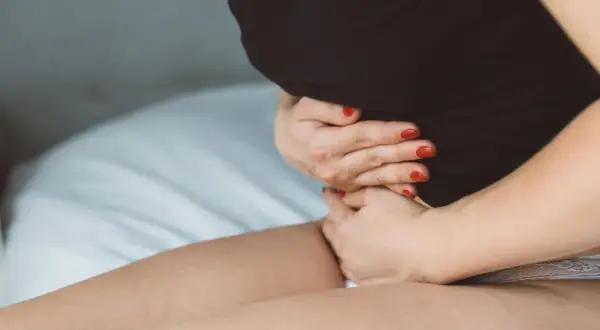Jak działa tabletka poronna i jakie daje objawy? Poznaj fakty o metodzie farmakologicznej, bezpieczeństwie oraz prawie w Polsce. Sprawdź nasz przewodnik.
