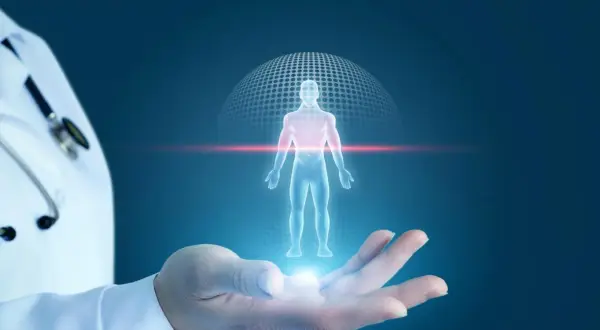 Lekarz prezentuje hologram ludzkiego ciała, symbolizujący złożoność organizmu i jego tkankę łączną.
