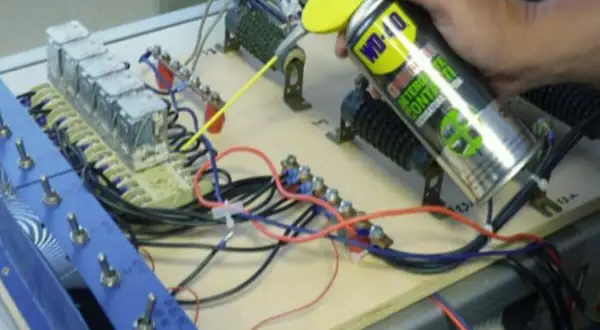 Jak czyścić płytki elektroniczne (PCB)? Bezpiecznie i skutecznie!