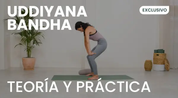 Mujer en postura de yoga, aprendiendo los **uddiyana bandha beneficios**. Texto "Teoría y Práctica" y "Exclusivo".