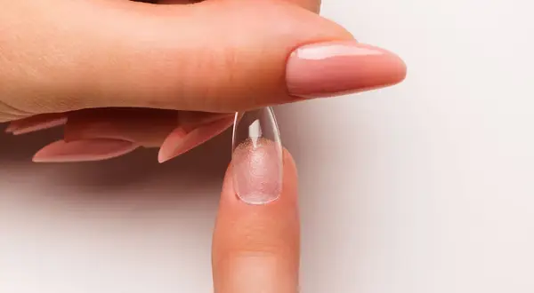 Ile trwa manicure żelowy? Poznaj czas i tajniki perfekcyjnego stylu