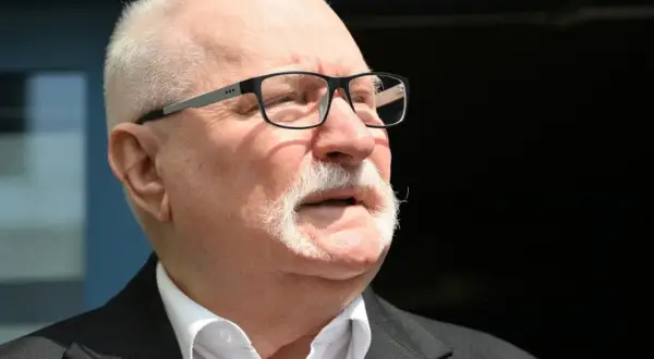 Lech Wałęsa w okularach i z charakterystycznym wąsem. Zastanawiam się, ile procent ma Lech w sobie dzisiaj?