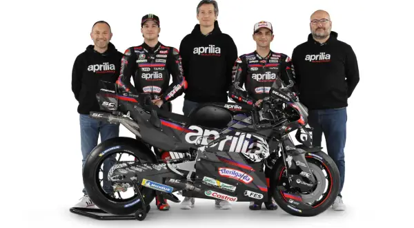 Zespół Aprilia Racing prezentuje motocykl, gotowy na wyzwania toru. To maszyna, która uosabia ducha Aprilia enduro.