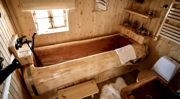 Domek na drzewie Skansen Bicz: Nocleg marzeń? Sprawdź ceny i atrakcje!