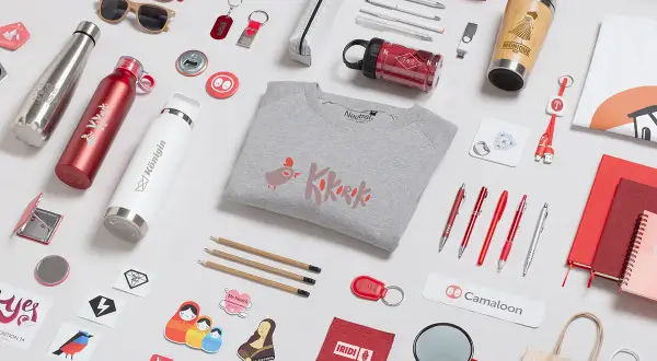 Artículos promocionales que se venden más por internet: botellas, sudadera, bolígrafos, llaveros, tazas y más.