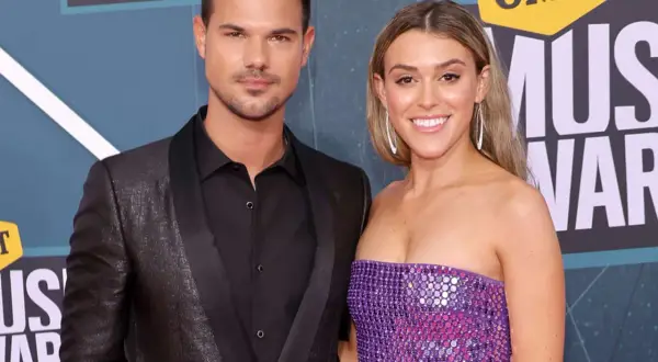 Taylor Lautner i jego żona, Taylor Dome, na gali CMT Music Awards.