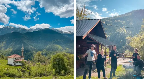 Vue d'un village avec une mosquée au pied des **peaks of the Balkans**. À droite, un groupe d'amis profite d'un barbecue devant un chalet en bois.