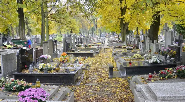 Czy cmentarz bródnowski jest otwarty? Sprawdź aktualny status teraz