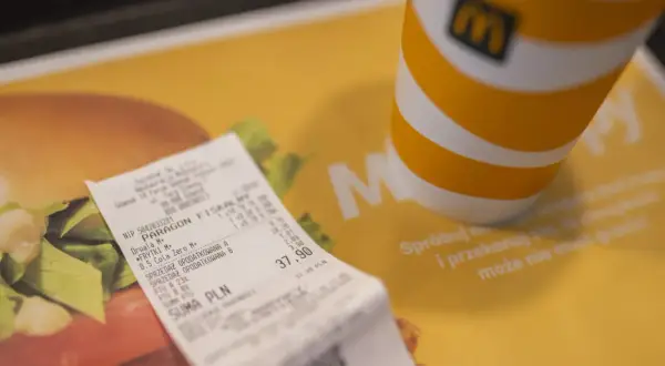 Cena burgera w Polsce: Od 7 do 70 zł. Jak nie przepłacić?