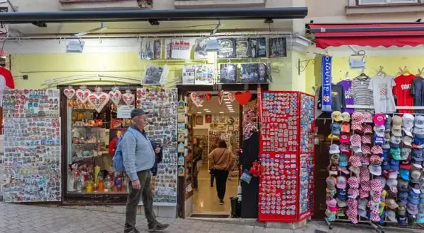 Ile naprawdę kosztują pamiątki w Chorwacji? Sprawdź, jak nie przepłacić!